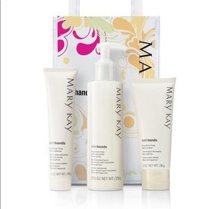 Mary Kay Satin Hands Set- New w/ bag!